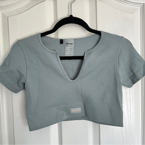BO + TEE Ribbed Cropped Top - Picture 2 of 3